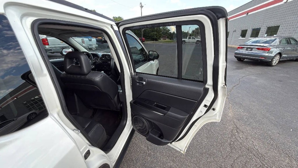 2009 Jeep Compass Image 15