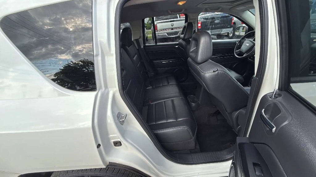 2009 Jeep Compass Image 16
