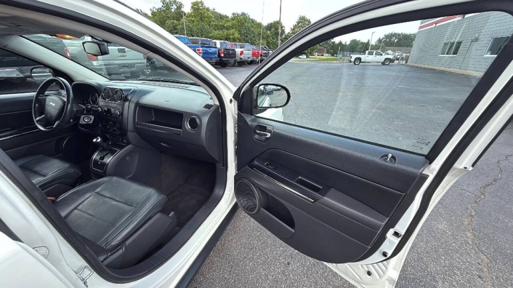 2009 Jeep Compass Image 17