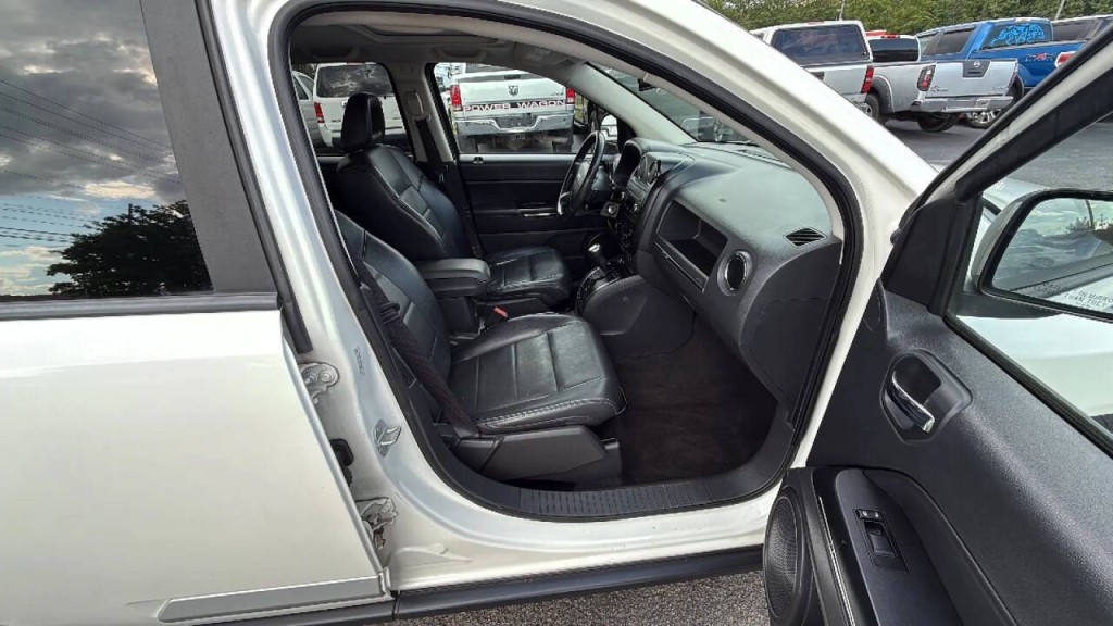 2009 Jeep Compass Image 18
