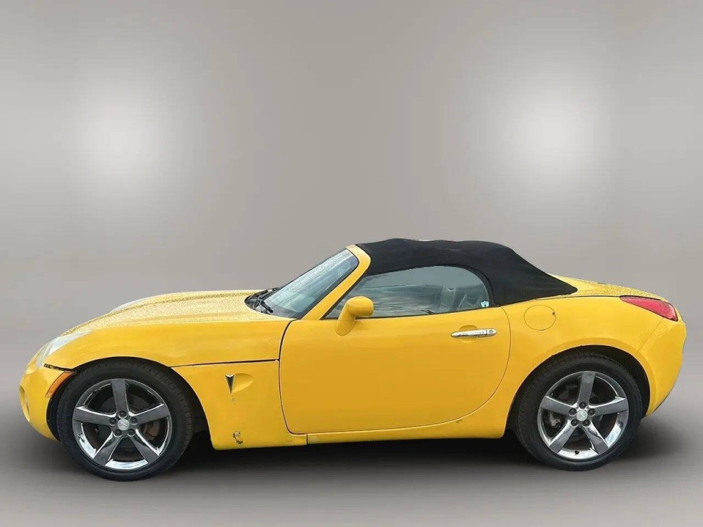 2006 Pontiac Solstice Image 2