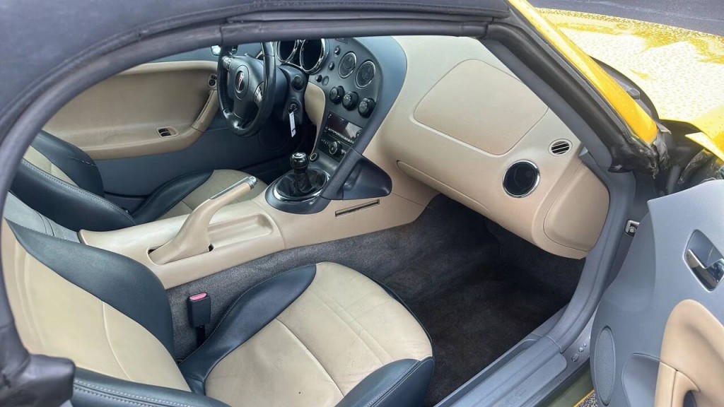 2006 Pontiac Solstice Image 9