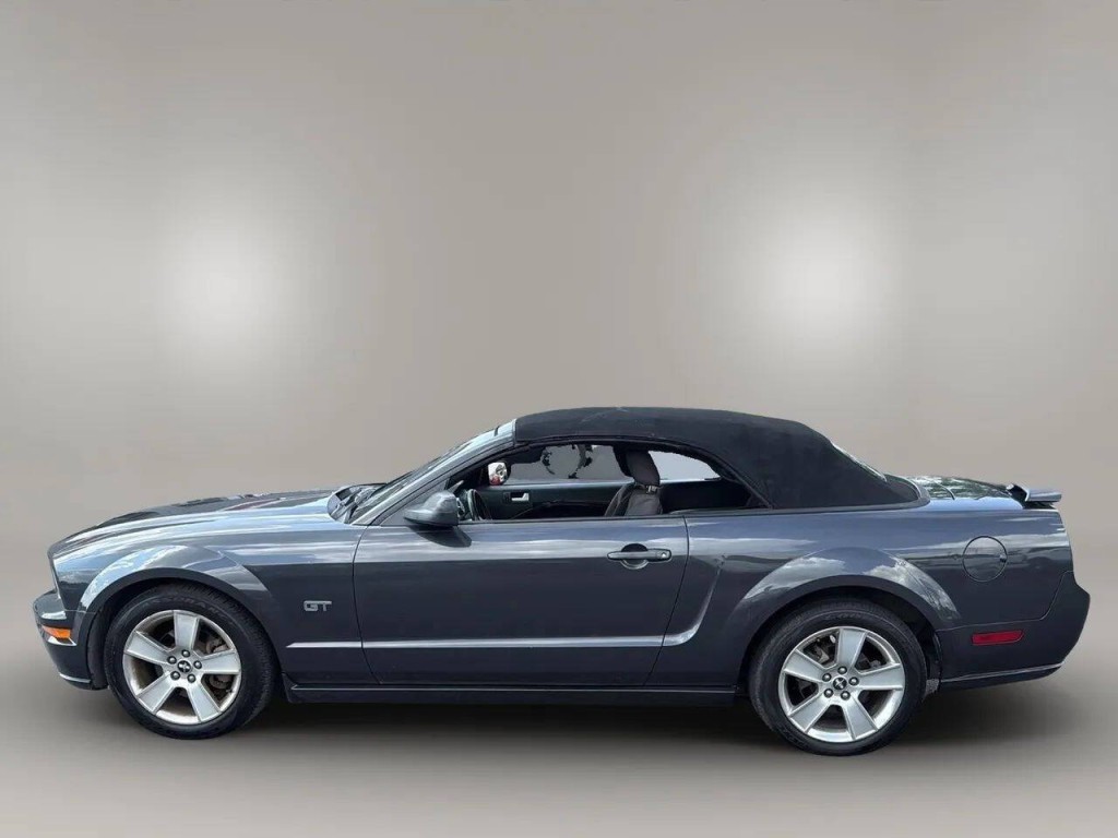 2007 Ford Mustang Image 2