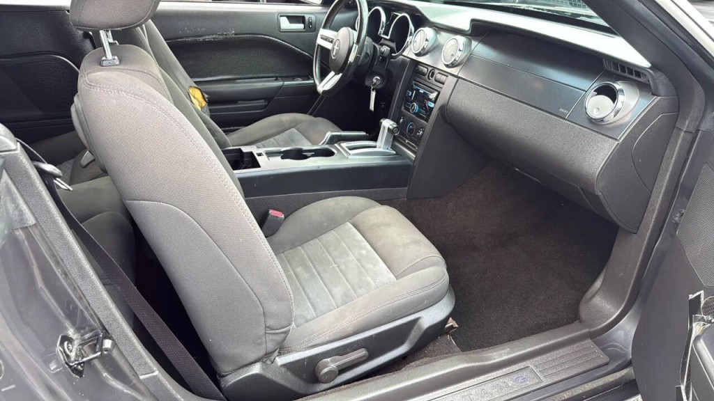 2007 Ford Mustang Image 12