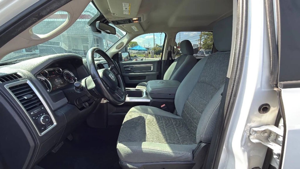 2017 RAM 1500 Image 10