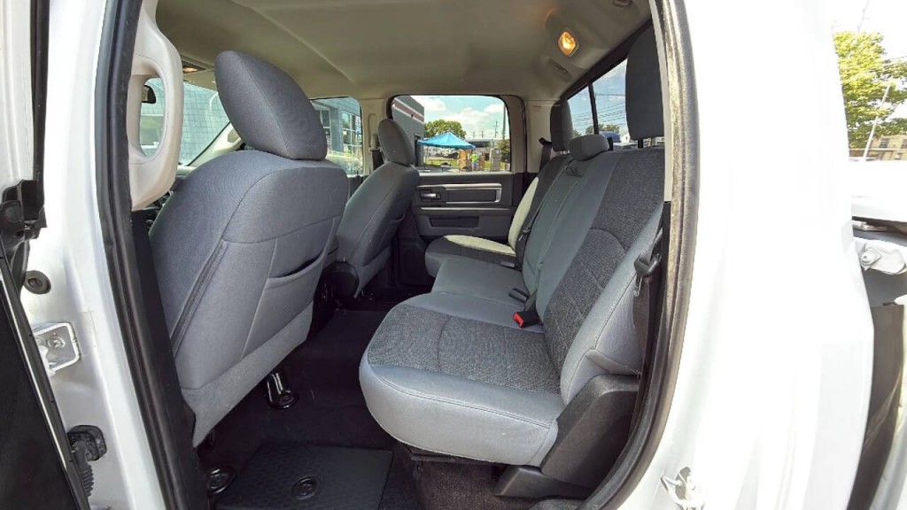 2017 RAM 1500 Image 12