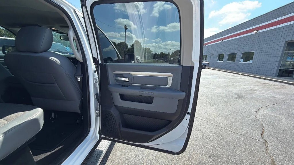 2017 RAM 1500 Image 13