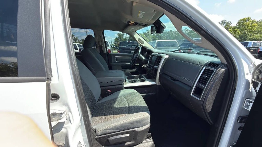 2017 RAM 1500 Image 16
