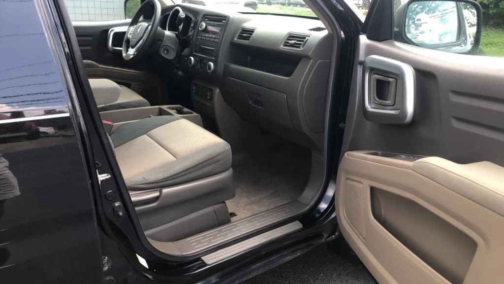 2006 Honda Ridgeline Image 16