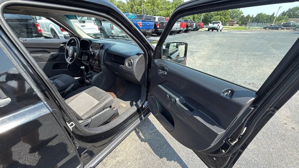 2014 Jeep Patriot Image 12