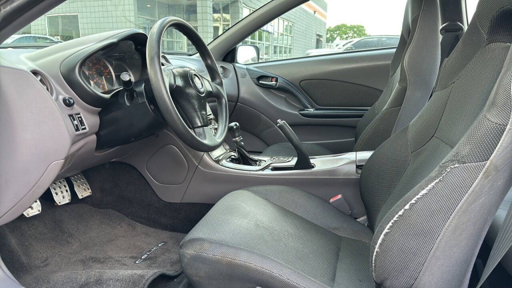 2001 Toyota Celica Image 10