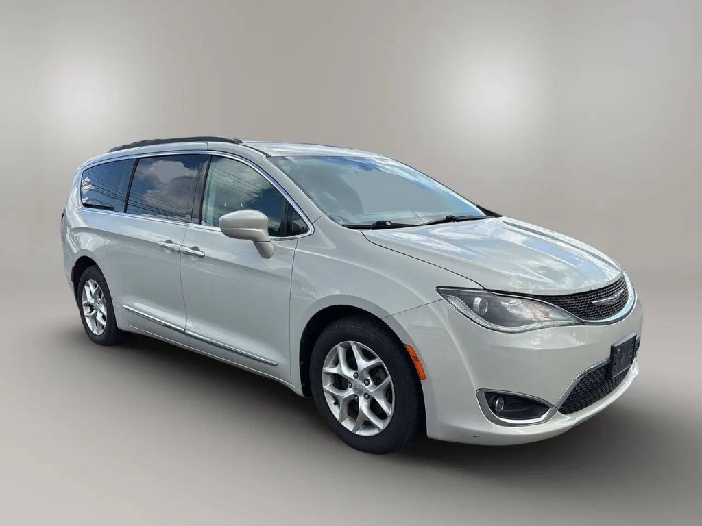 2017 Chrysler Pacifica Image 7