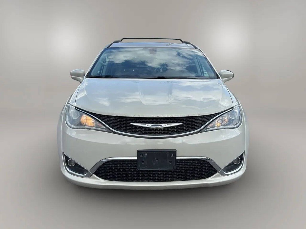 2017 Chrysler Pacifica Image 8