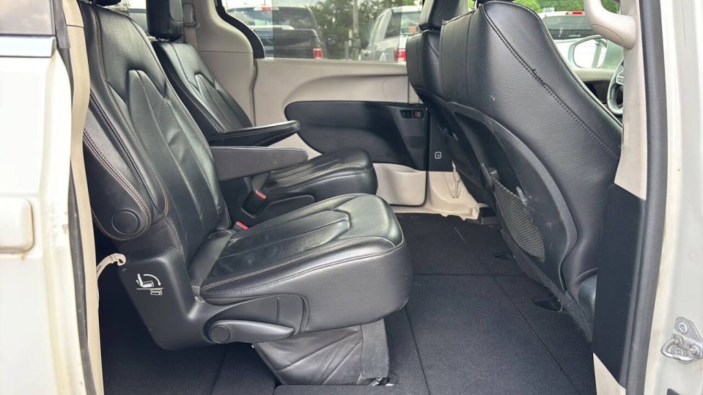 2017 Chrysler Pacifica Image 14