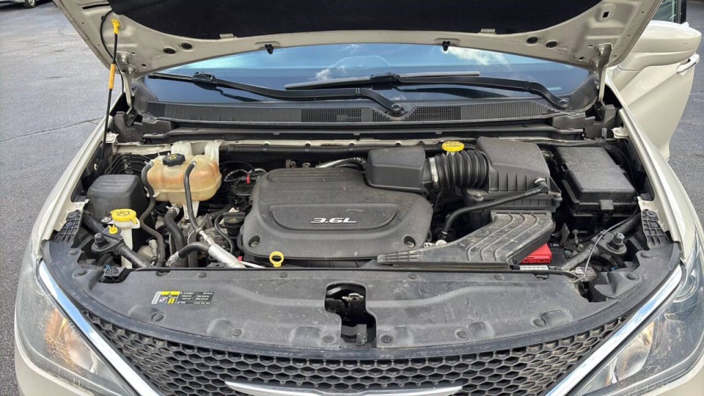 2017 Chrysler Pacifica Image 18