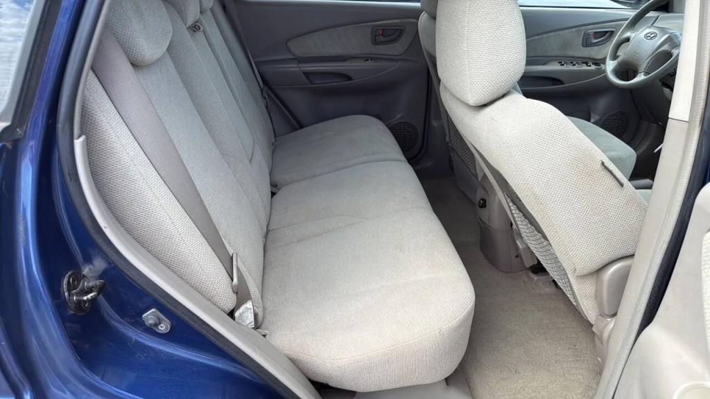 2005 Hyundai Tucson Image 16