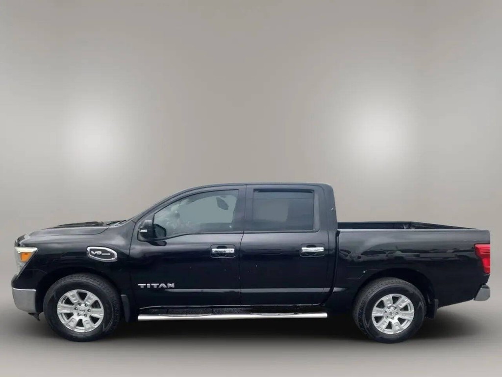 2017 Nissan Titan Image 1