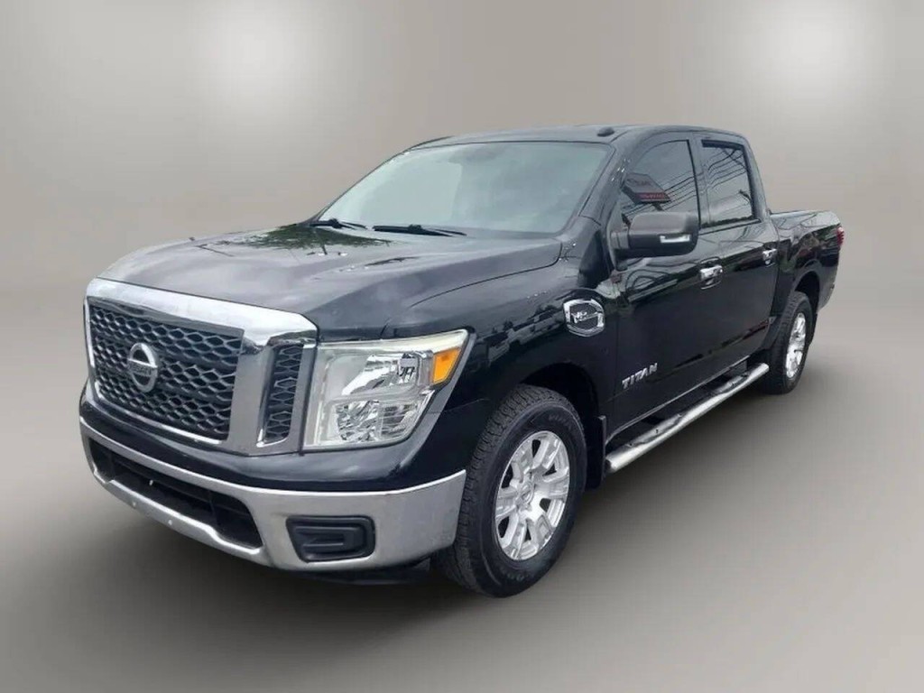 2017 Nissan Titan Image 2