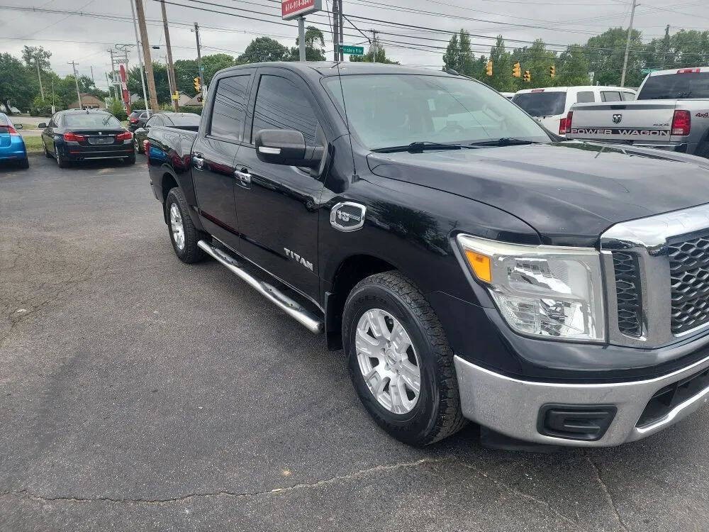 2017 Nissan Titan Image 4