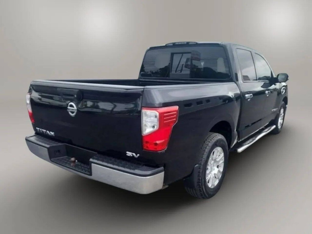 2017 Nissan Titan Image 5