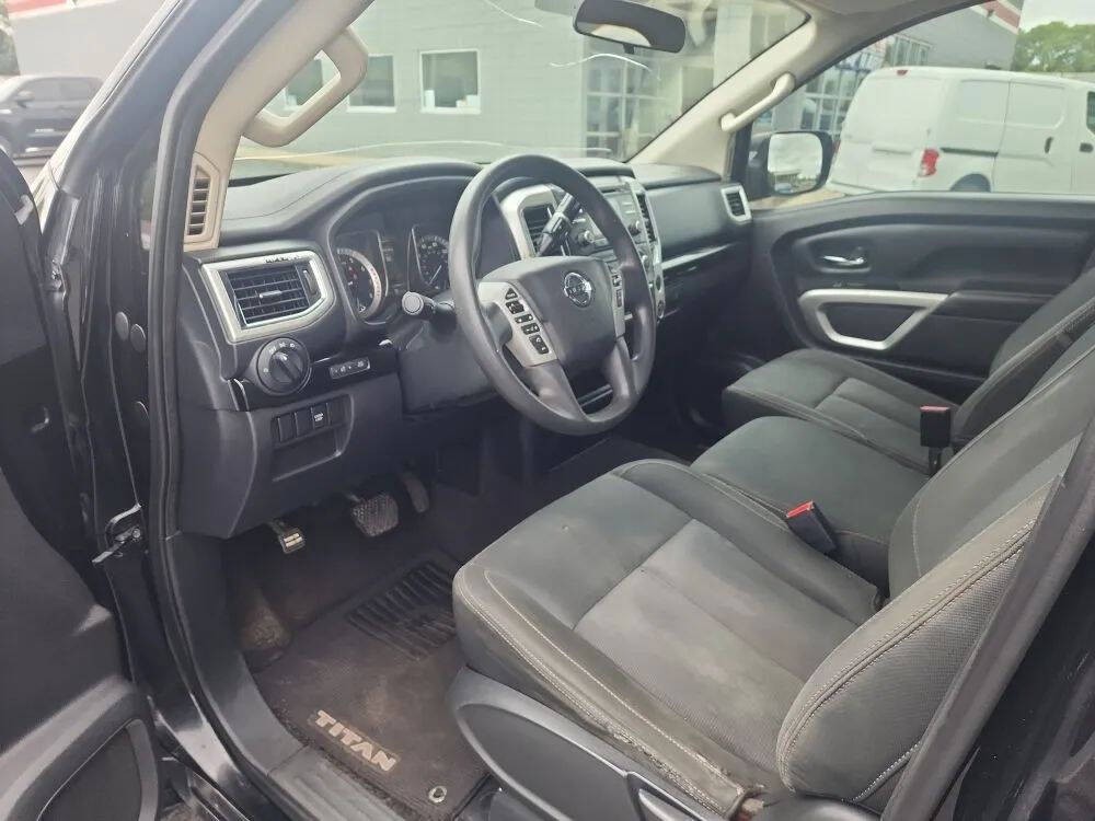 2017 Nissan Titan Image 6