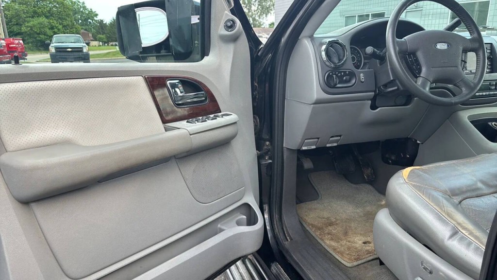 2006 Ford Expedition Image 9