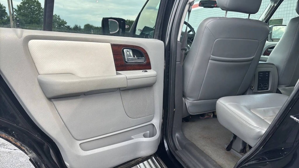 2006 Ford Expedition Image 11