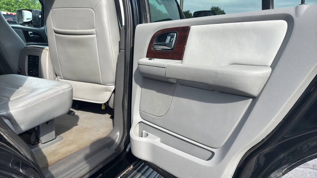 2006 Ford Expedition Image 13