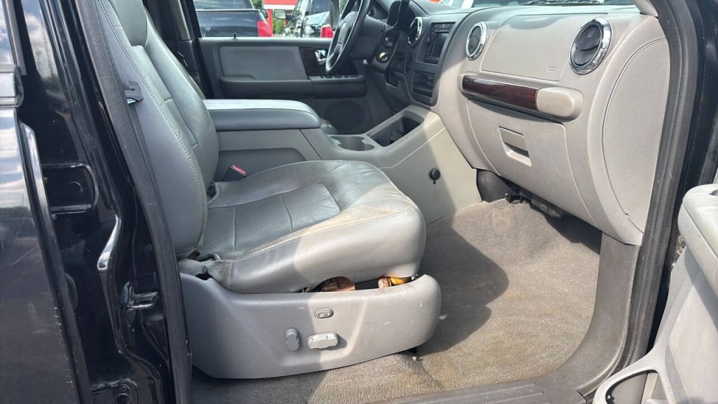 2006 Ford Expedition Image 16
