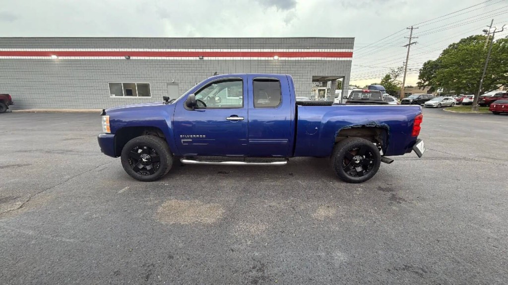 2010 Chevrolet Silverado 1500 Image 2