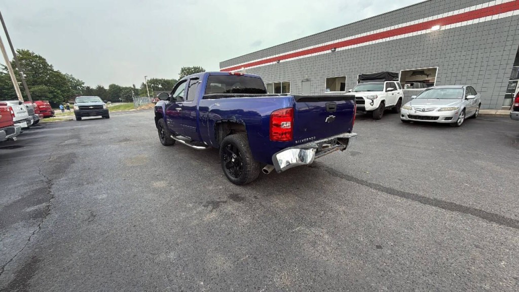2010 Chevrolet Silverado 1500 Image 3