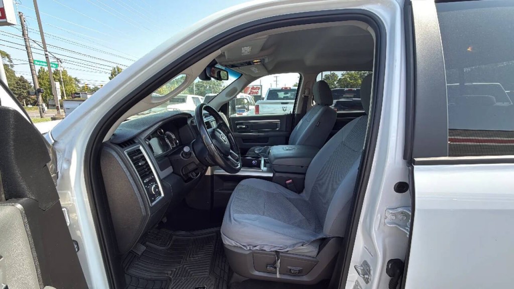 2015 RAM 1500 Image 10
