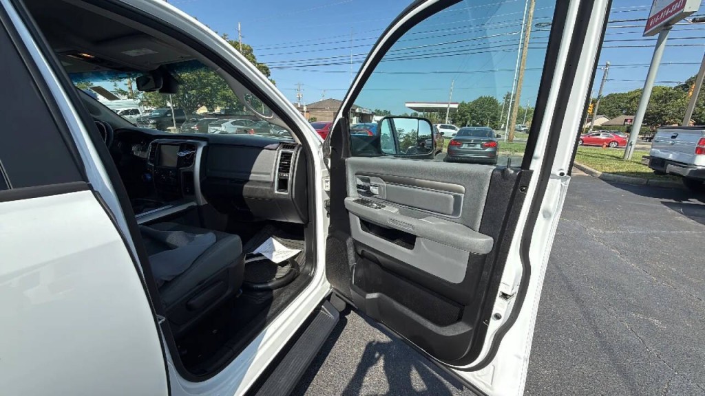 2015 RAM 1500 Image 13