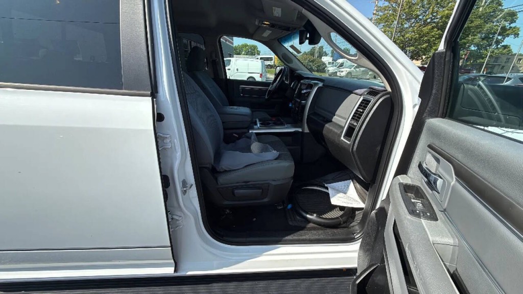 2015 RAM 1500 Image 14