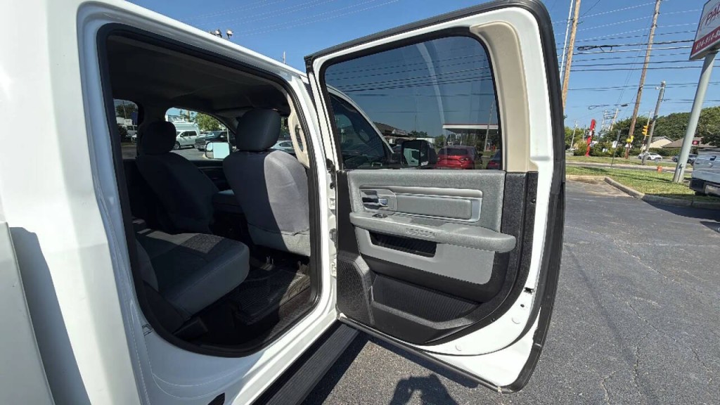 2015 RAM 1500 Image 15