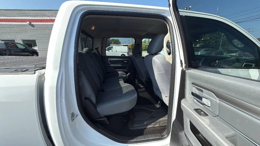 2015 RAM 1500 Image 16