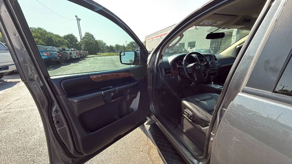 2012 Nissan Armada Image 9
