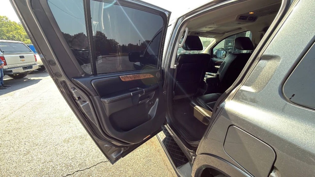2012 Nissan Armada Image 11