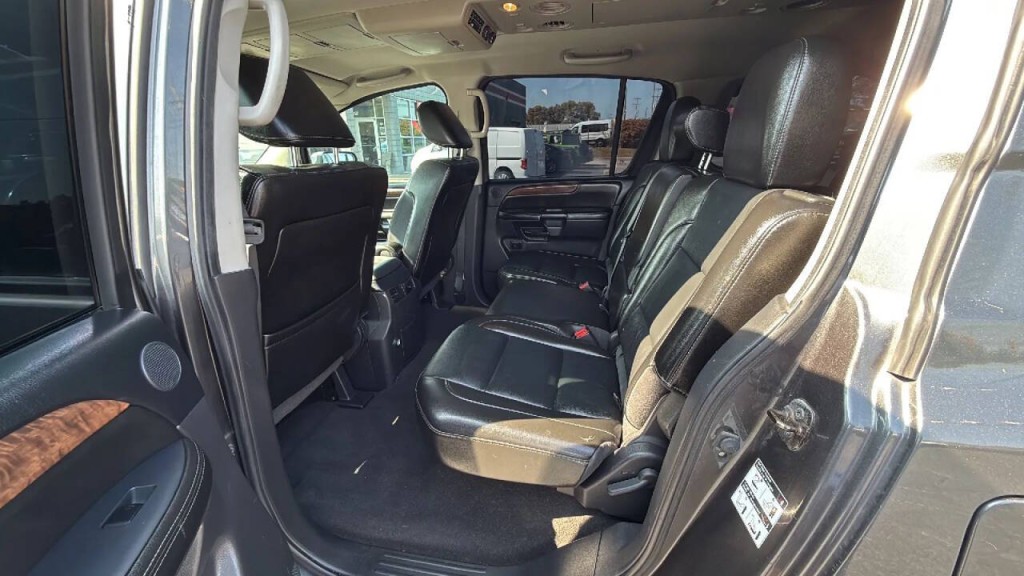 2012 Nissan Armada Image 12