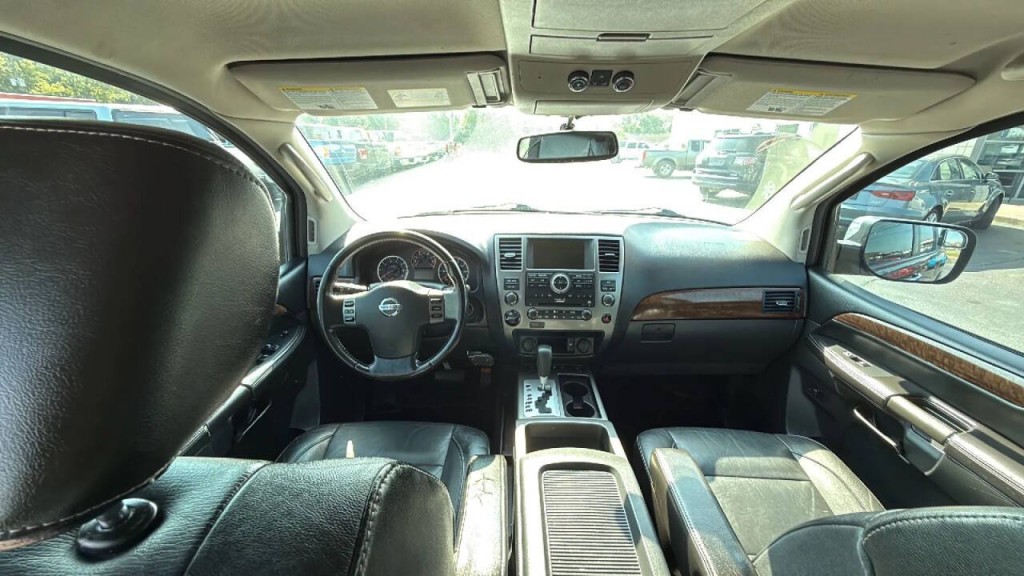 2012 Nissan Armada Image 18