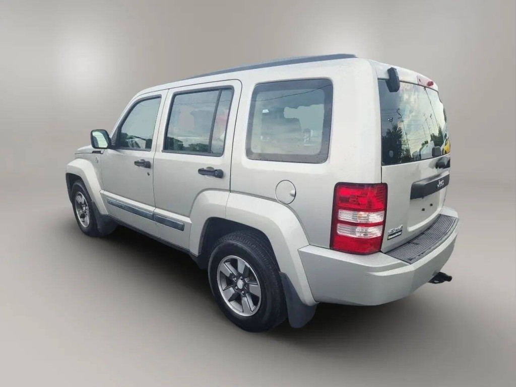 2008 Jeep Liberty Image 2