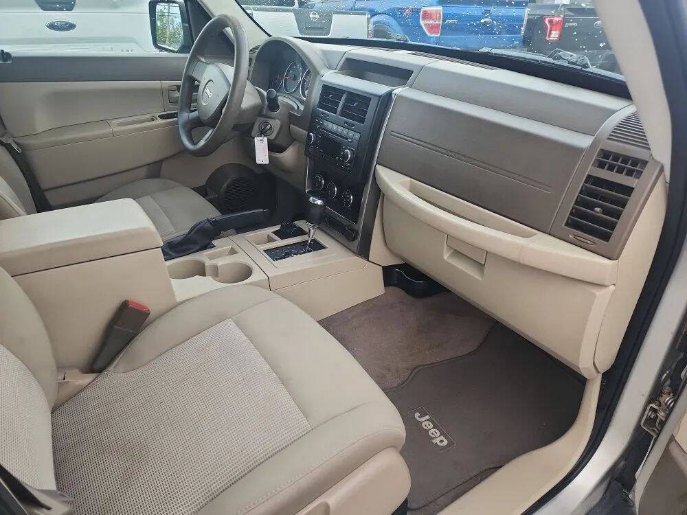 2008 Jeep Liberty Image 12