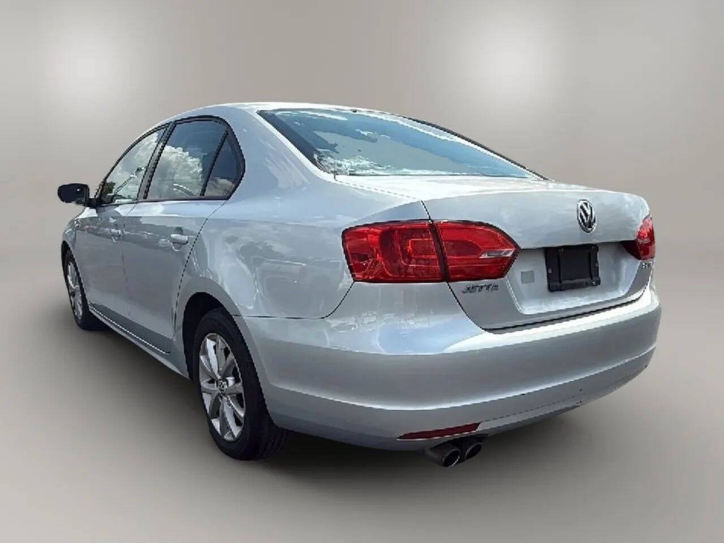 2011 Volkswagen Jetta Image 3