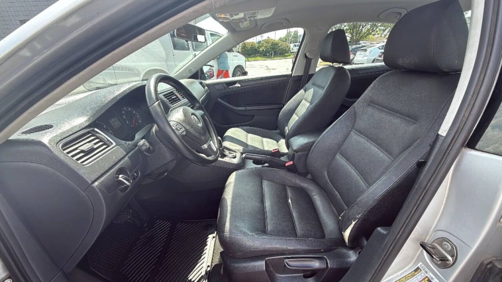 2011 Volkswagen Jetta Image 10