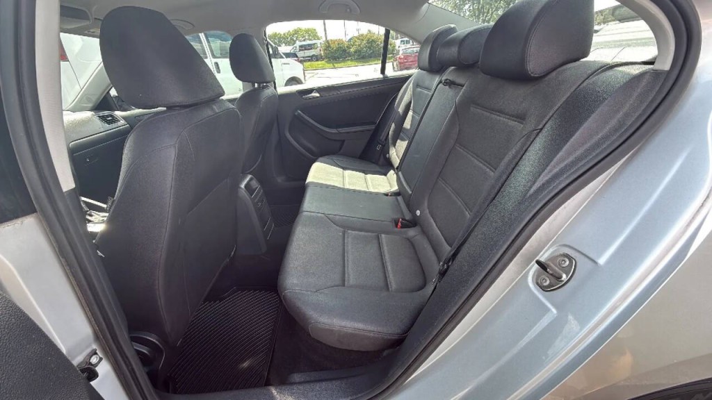 2011 Volkswagen Jetta Image 12
