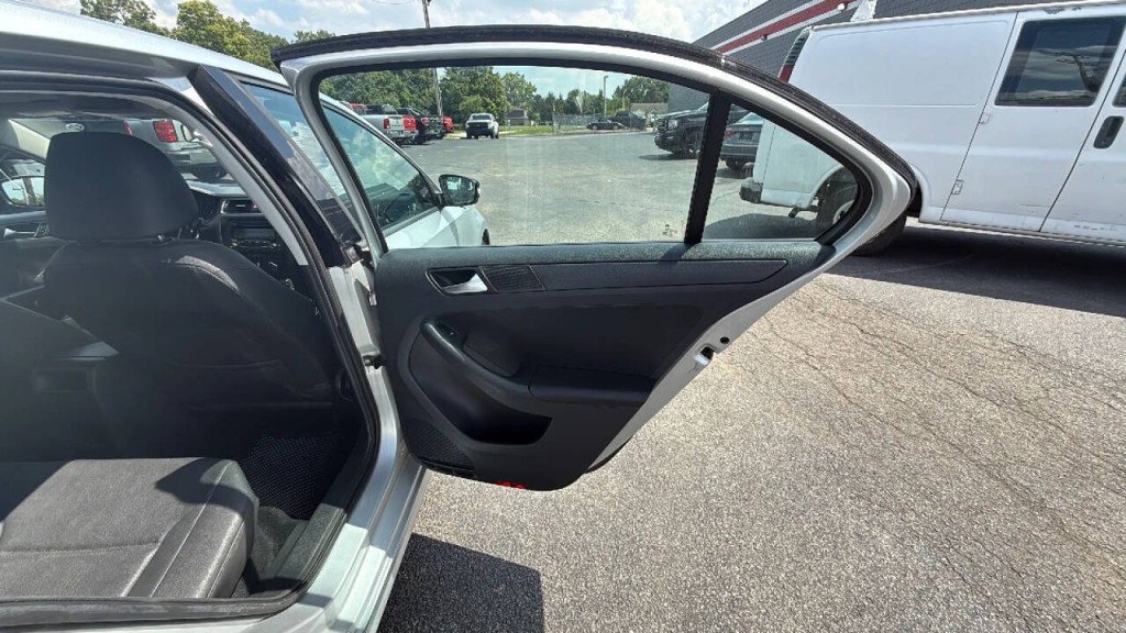 2011 Volkswagen Jetta Image 14