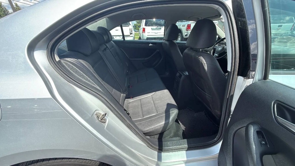 2011 Volkswagen Jetta Image 15