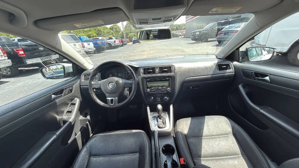 2011 Volkswagen Jetta Image 18