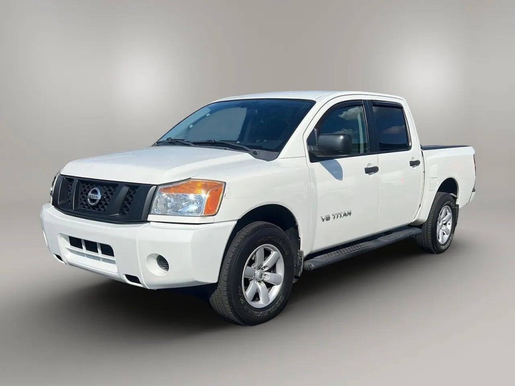 2011 Nissan Titan Image 1