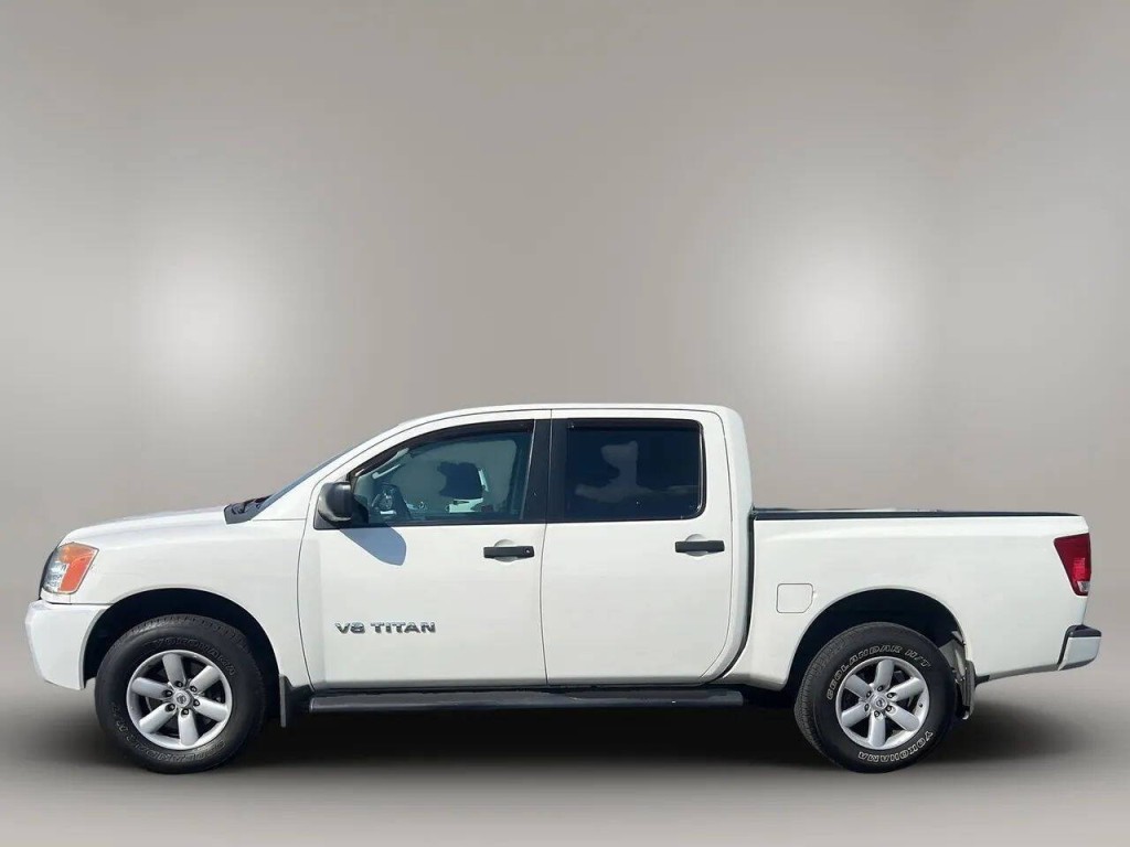 2011 Nissan Titan Image 2